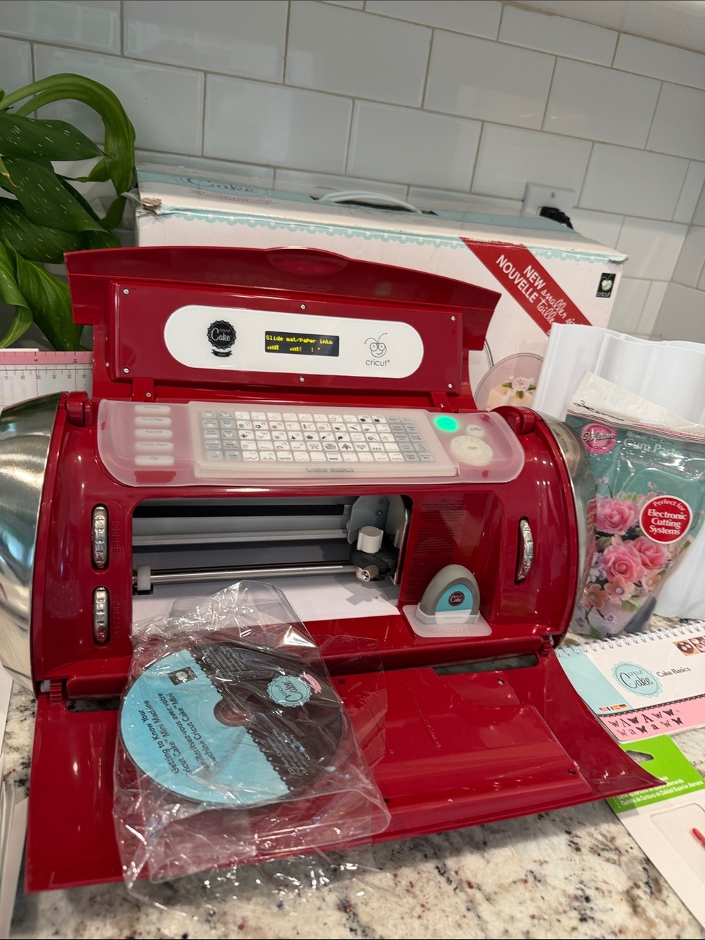 Cricut Red Cake Decorating Machine - Picture 10 of 12